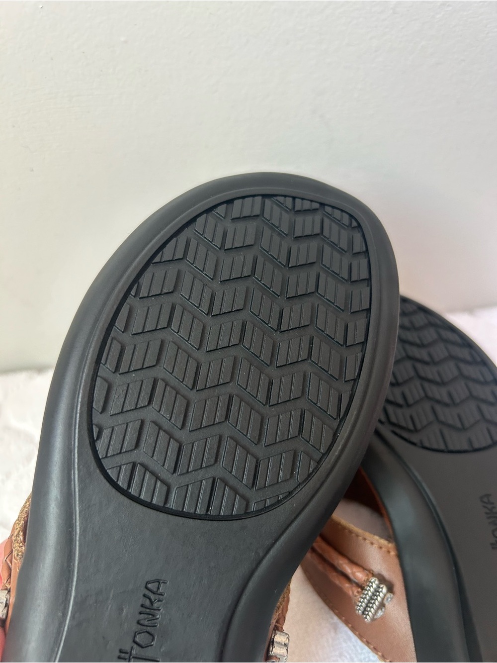 Minnetonka Silverthorne 360 Sandal Cognac Brown Women’s Size 7 leather flip flop - Picture 8 of 8